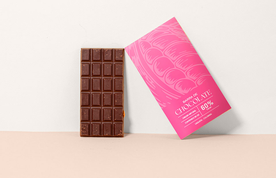 Barra de chocolate oscuro con sabores locales