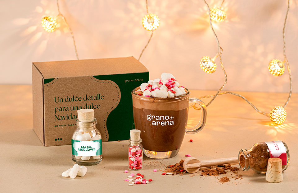 Dulce tarde de chocolate caliente con molinillo